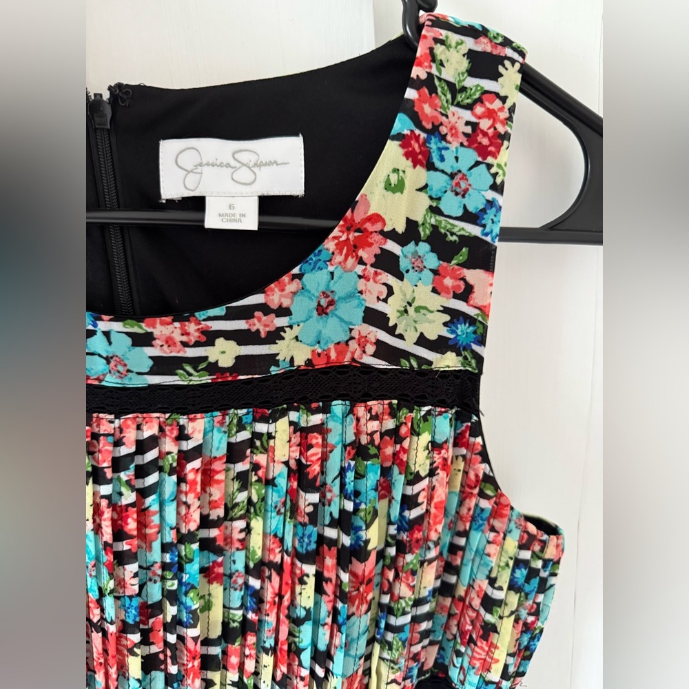 Jessica Simpson Floral Sleeveless Dress